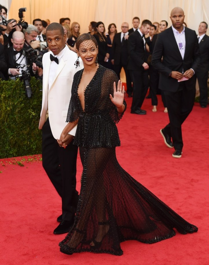 Beyonce and Jay Z arrive on the red carpet. (Photo:TIMOTHY A. CLARY/AFP/Getty Images)